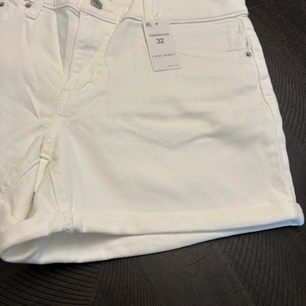 Levi's Classic White Denim Mid Length Jean Shorts Women’s Size 32 NWT - Picture 6 of 16